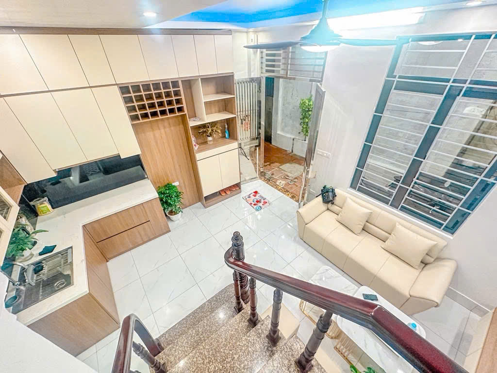 Bán nhà Gốc Đề Hoàng Mai 5 tầng mt 5m 6.76 tỷ ngõ nông nhà đẹp